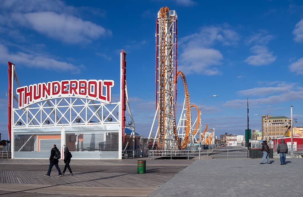 1024px-Thunderbolt_Coney_Island_2