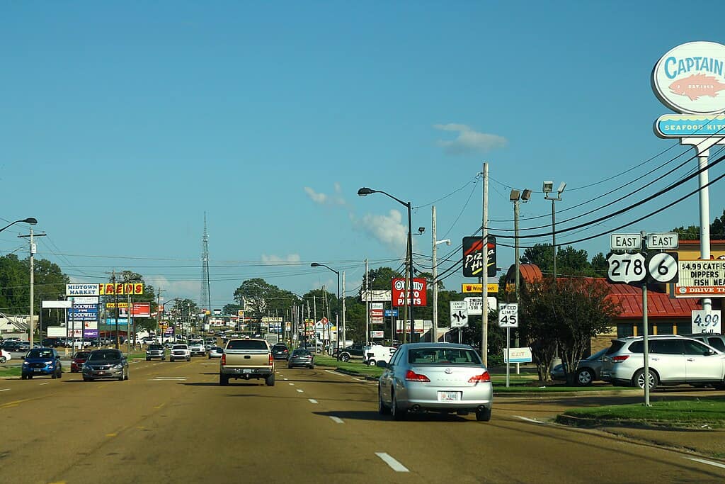 1024px-US278_MS6_East_Signs_-_Batesville_(45232179162)