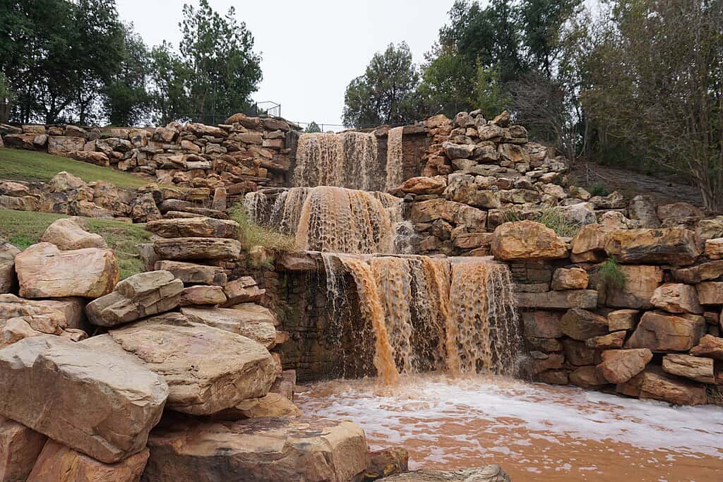 1024px-Wichita_Falls_October_2015_07_(The_Falls)