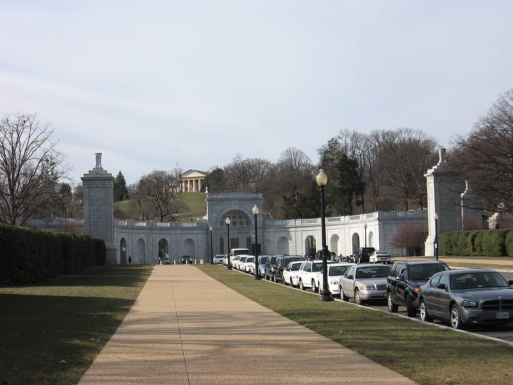 1024px-Women_in_Military_Service_for_America_Memorial_-_panoramio