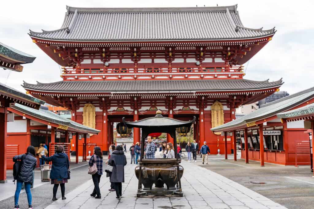 Tokyo temple crowded tourists