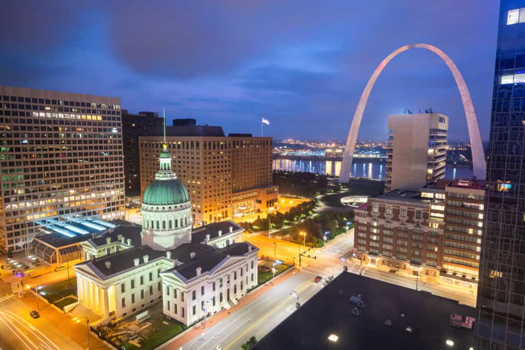 St. Louis, Missouri, USA downtown cityscape with the arch and courthouse at night.