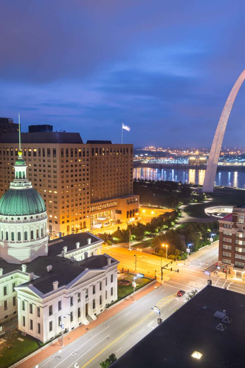 St. Louis, Missouri, USA downtown cityscape with the arch and courthouse at night.