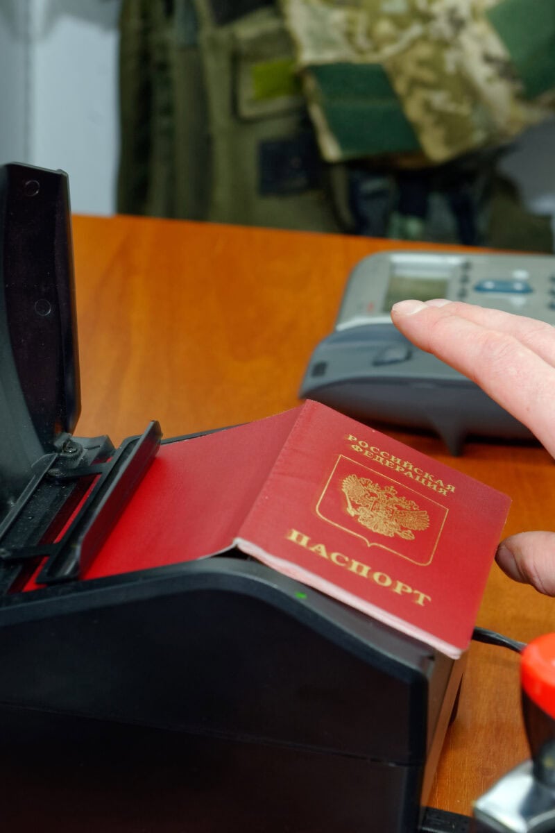 passport scanner machine airport