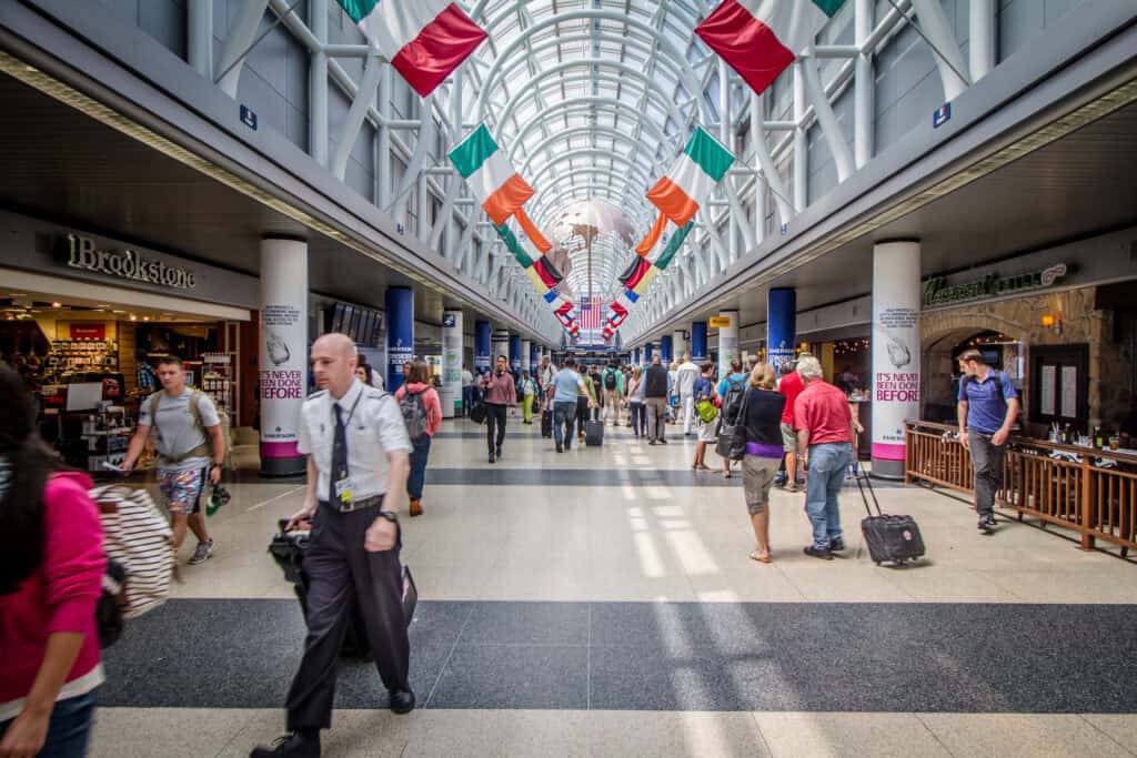 O’Hare airport connector hallway, ORD terminal interior, O’Hare long concourse