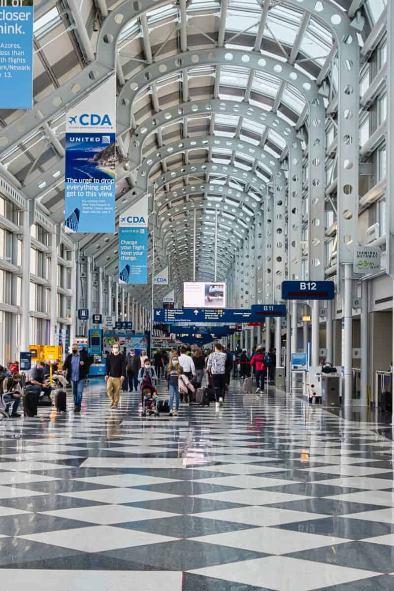 O’Hare airport connector hallway, ORD terminal interior, O’Hare long concourse