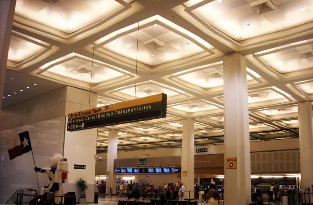 IAH terminal interior, Houston airport long corridor, IAH concourse walkway