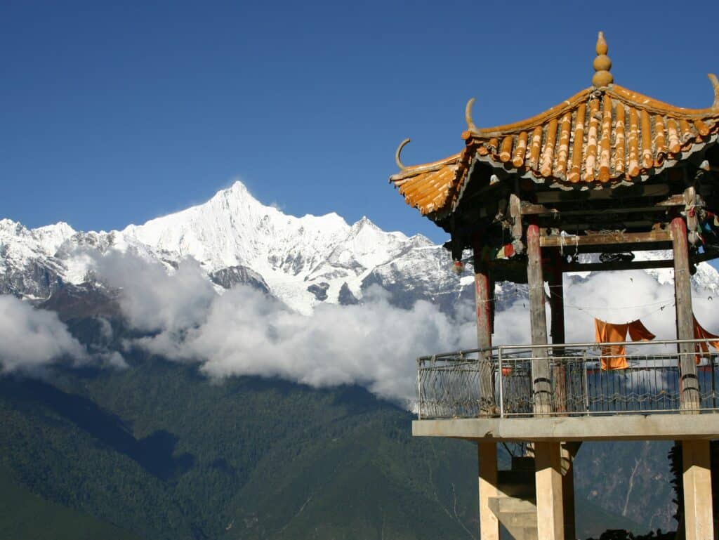 Himalayan shrine trek altitude trail”