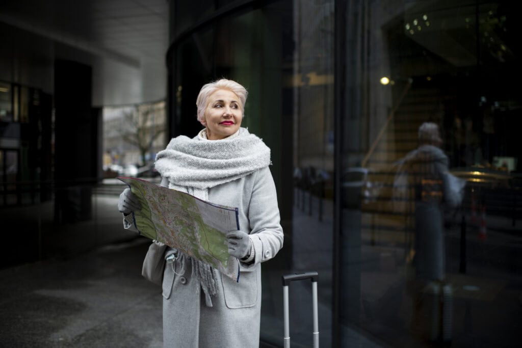 stylish winter travel outfits women 50 airport