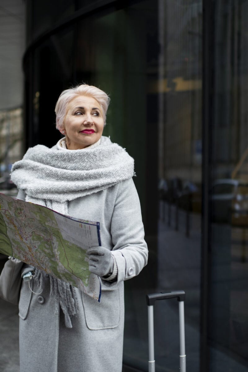 stylish winter travel outfits women 50 airport