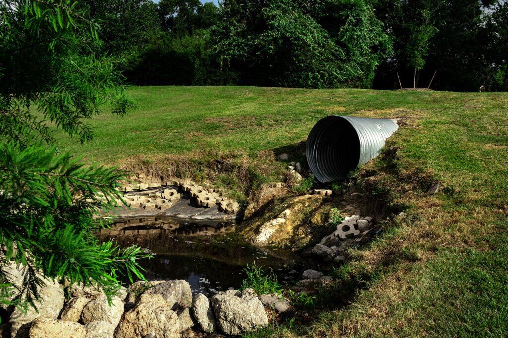sewage-pipe-polluted-water-3465090_1280