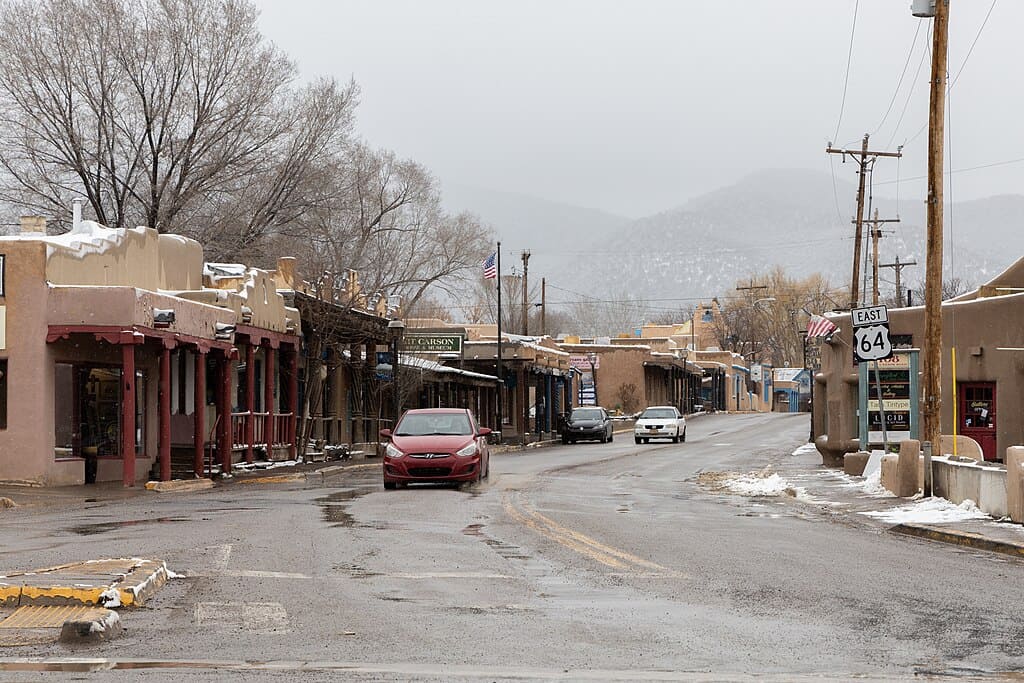 1024px-A_view_of_downtown_Taos,_New_Mexico,_February_2,_2024_-_3