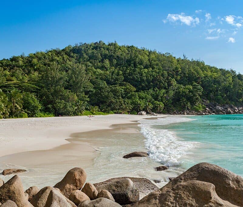 1024px-Beach_Anse_Georgette,_Anse_Georgette,_Praslin_Seychelles_islands_(25745928388)