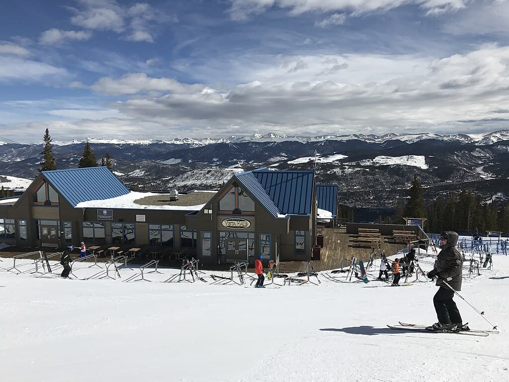 1024px-Breckenridge_Ski_Area_Vista_Haus