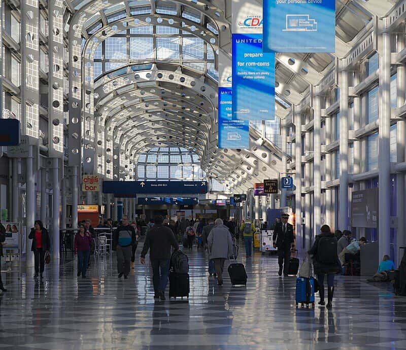 1024px-Concourse_B,_Chicago_O'Hare_airport
