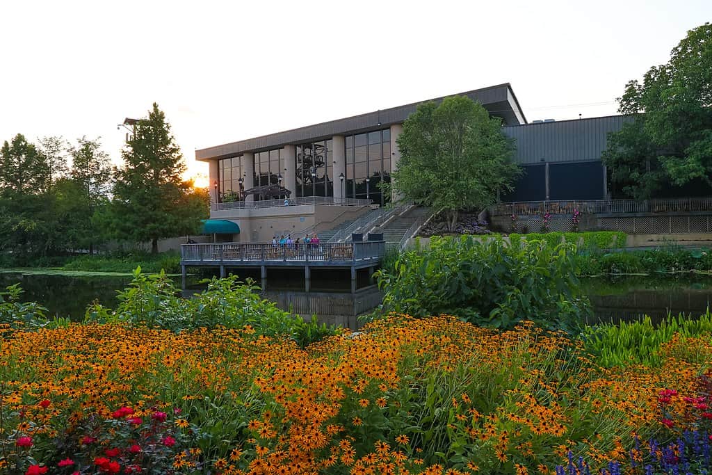 1024px-Creation_Museum_Kentucky