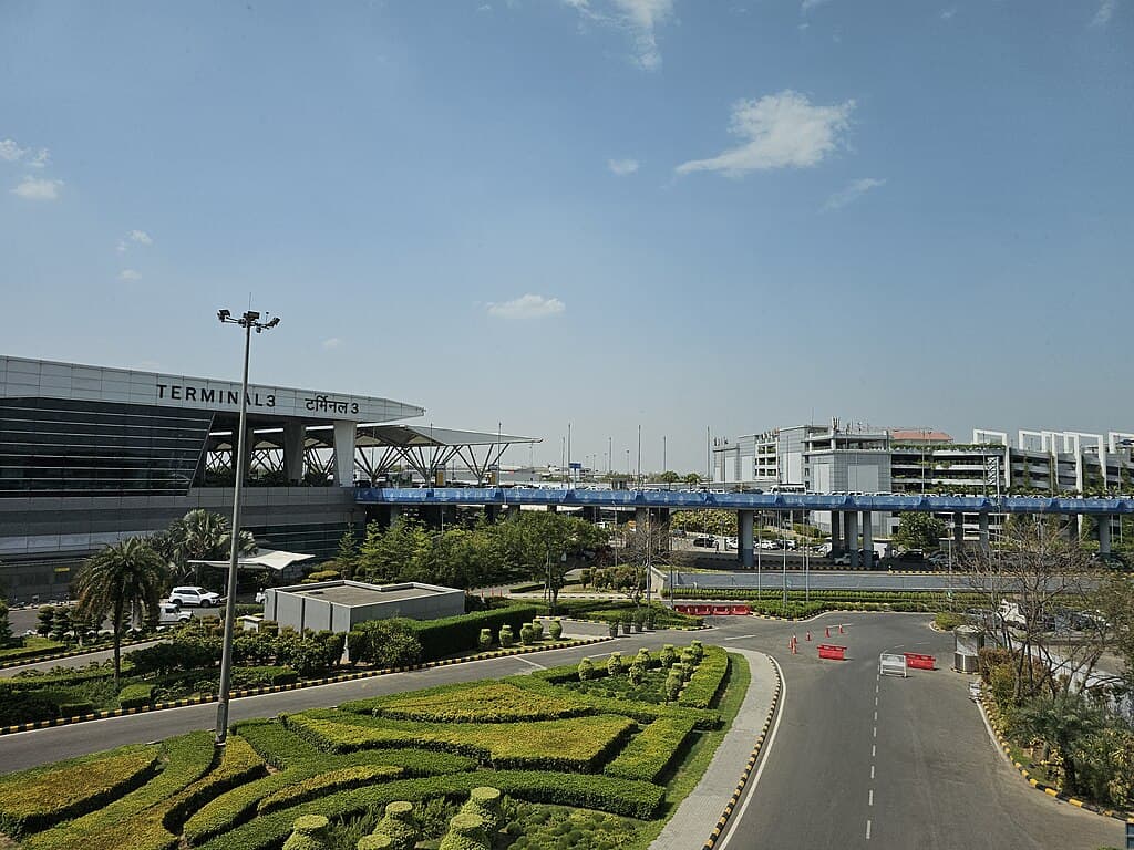 1024px-Delhi_International_Airport_8