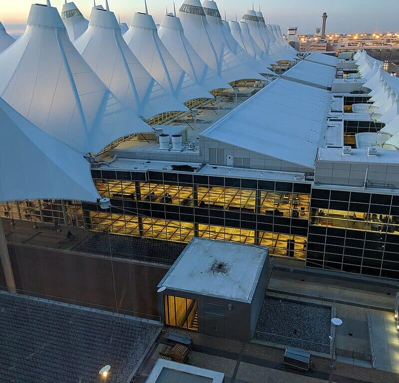 1024px-Denver_International_Airport_Main_Terminal_at_dusk_1