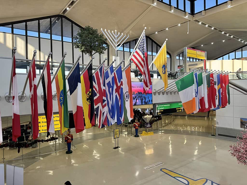 1024px-Flags_of_countries_served_from_Newark_Liberty_International_Airport_-_Terminal_B