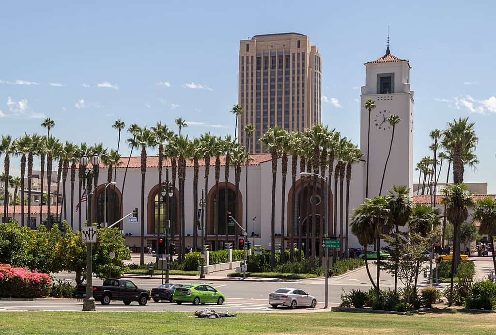 1024px-Los_Angeles_(California,_USA),_Union_Station_--_2012_--_4938