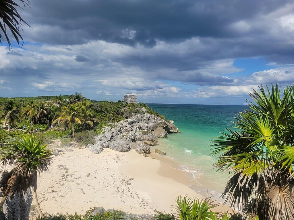 1024px-Maya_ruins_at_Tulum_2023_-_beach