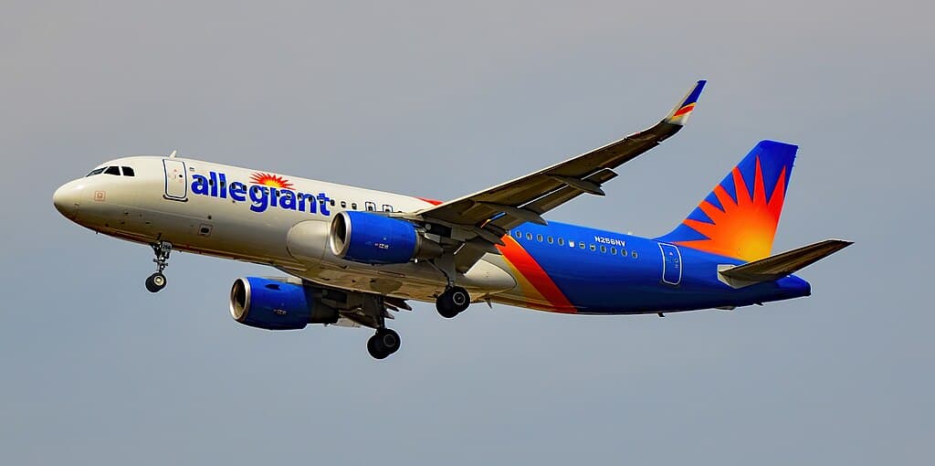 1024px-N256NV_Allegiant_Air_Airbus_A320-214