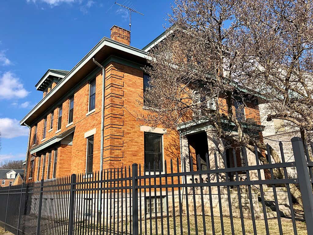 1024px-Old_St._Pius_Church_Rectory,_South_Cumminsville,_Cincinnati,_OH_(47356531572)