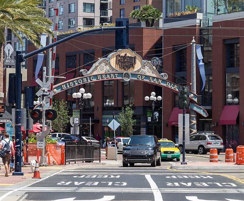 1024px-San_Diego_(California,_USA),_Embarcadero_--_2012_--_5405