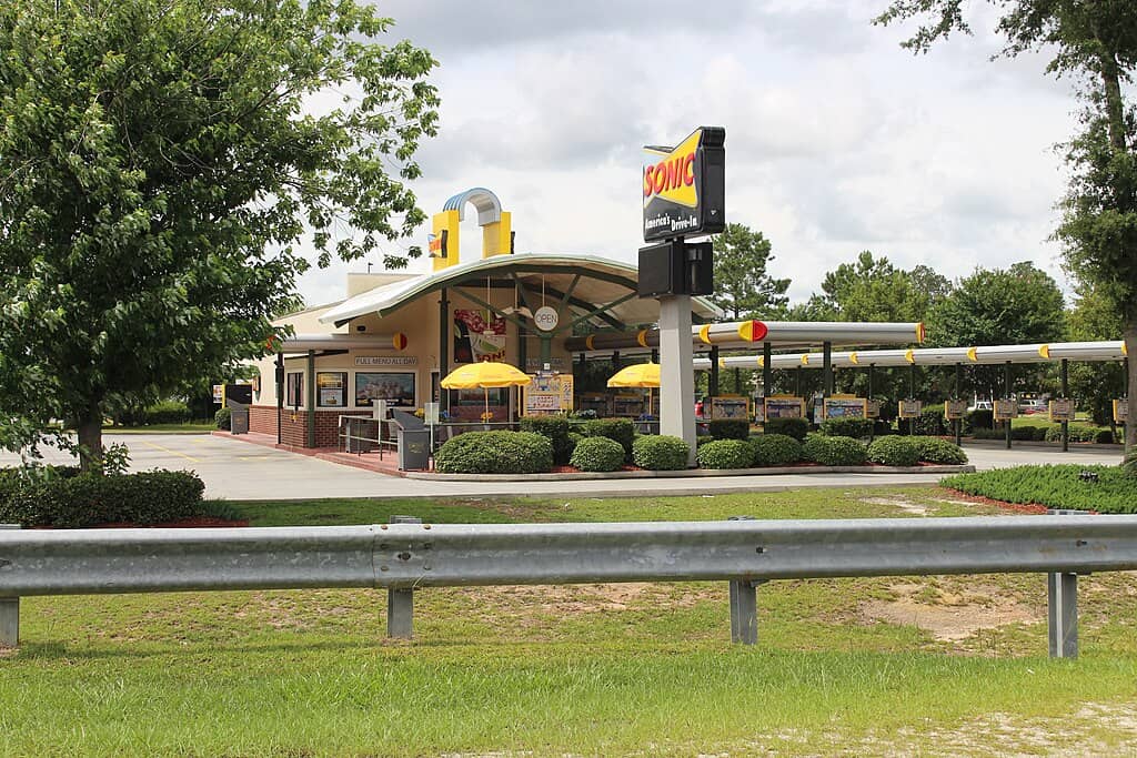 1024px-Sonic_Drive-In,_Pooler