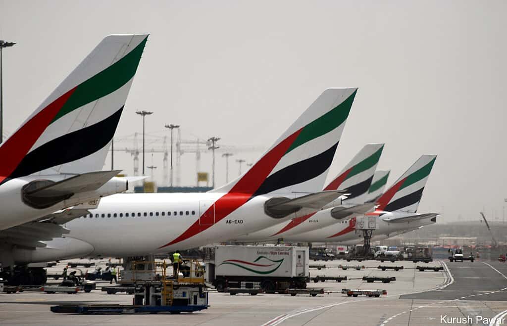 1024px-Terminal_3_-_Emirates_line-up_(7630542592)