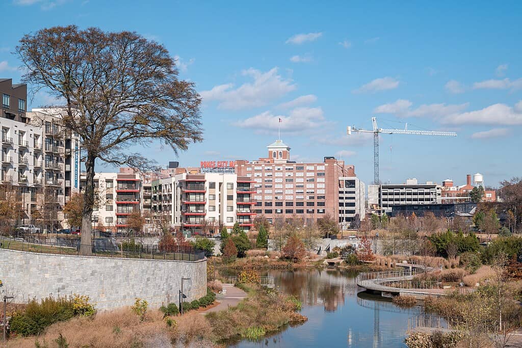 1024px-View_of_Ponce_City_Market_across_the_stormwater_detention_pond_at_Historic_Fourth_Ward_Park,_December_2015