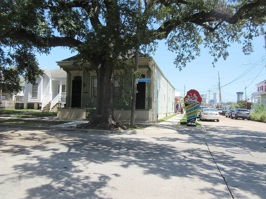 1024px-Washington_Avenue,_Central_City_New_Orleans,_7_Sept_2023_-_2