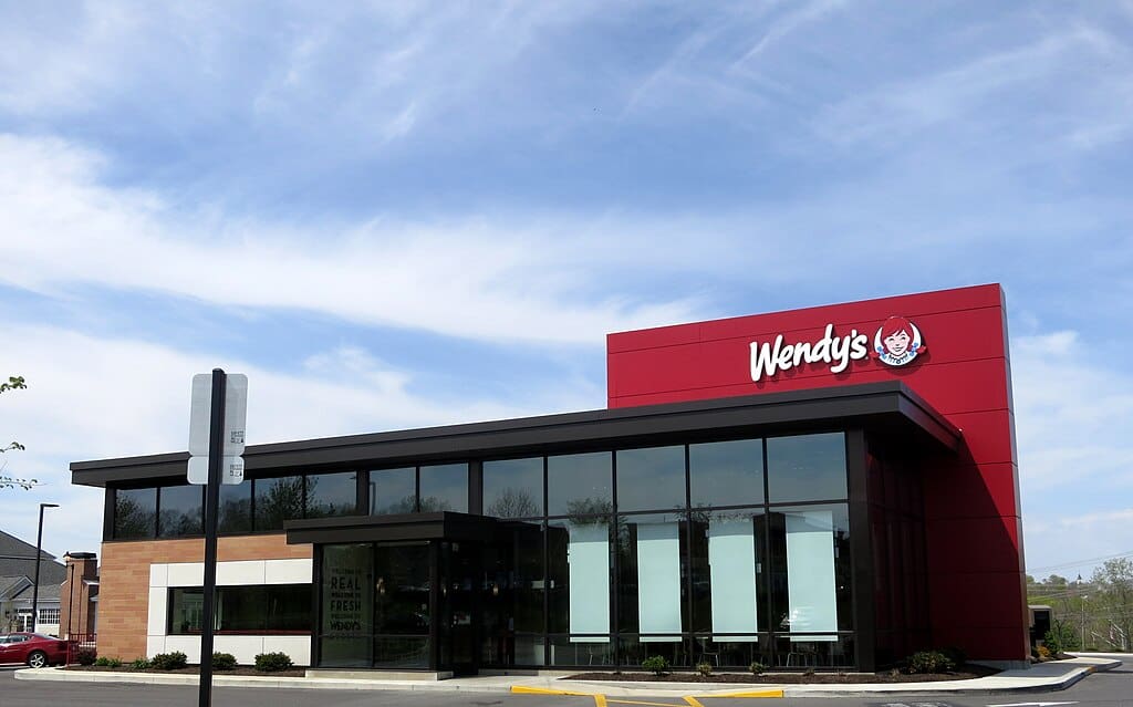 1024px-Wendy's_flagship_restaurant_(Dublin,_Ohio)