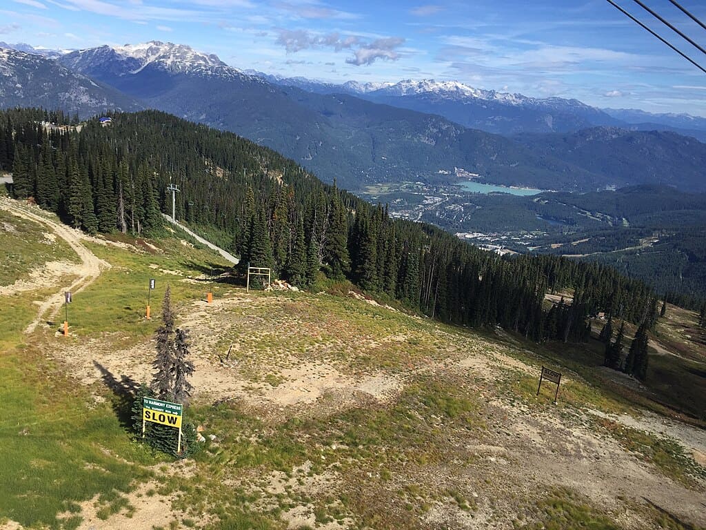 1024px-Whistler,_British_Columbia,_Canada_(20644665040)