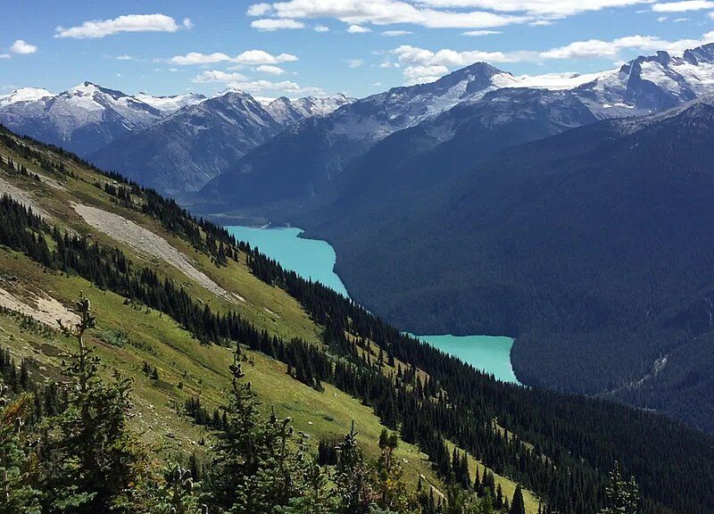 1024px-Whistler,_British_Columbia,_Canada_(20823965762)