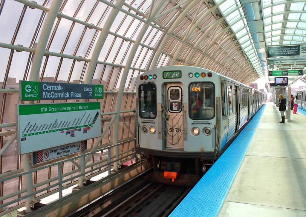 Chicago Public Transit And Downtown Attractions