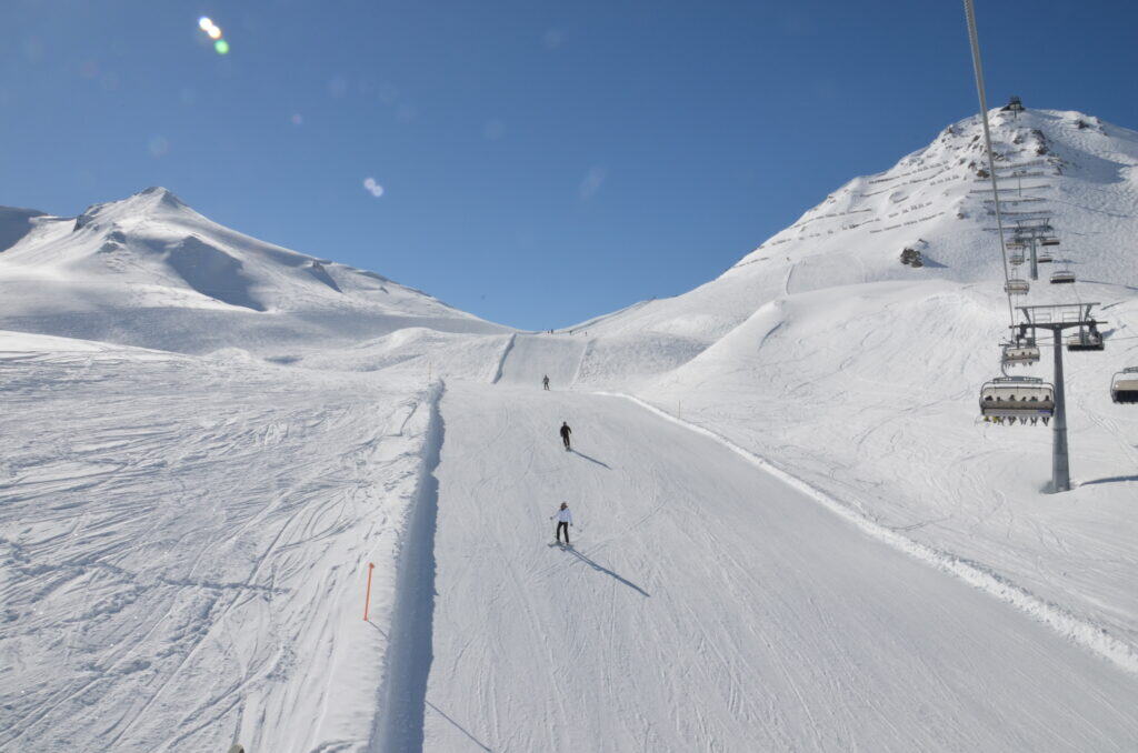 off piste skier boundary rope