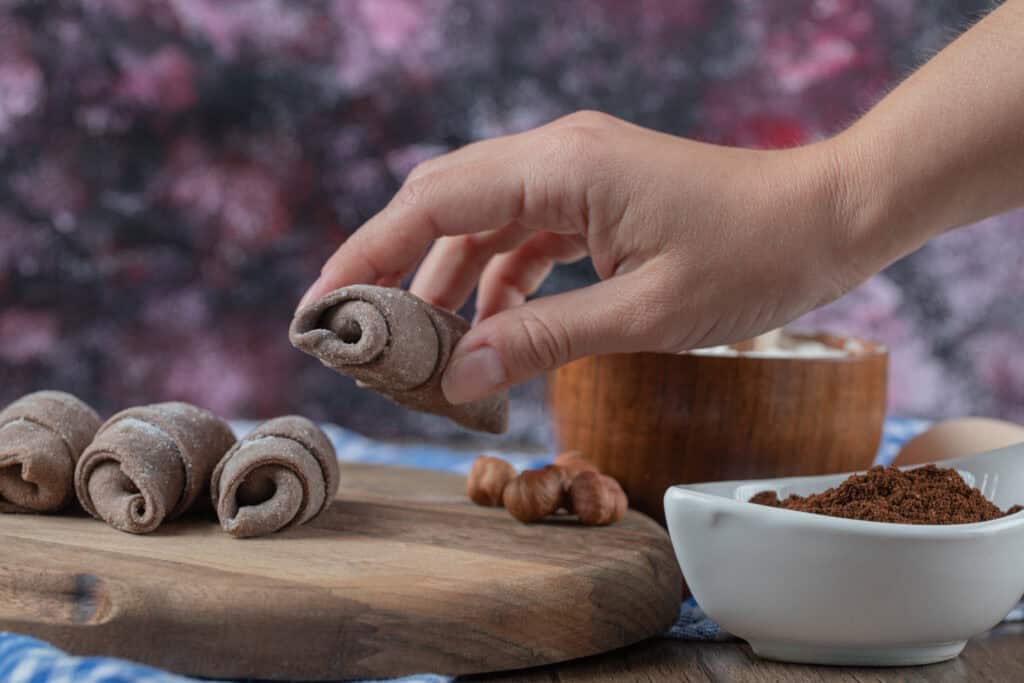 sticky cinnamon roll glaze hand