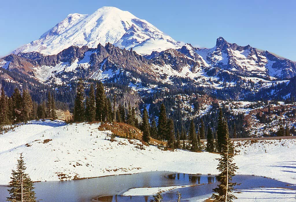 1024px-00_0489_Mount_Rainier_-_Washington_USA