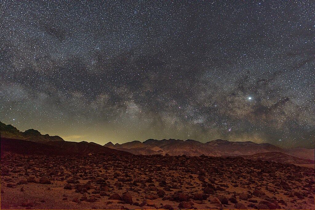 1024px-An_International_Dark_Sky_Park,_Death_Valley_National_Park_has_some_of_the_best_night_sky_viewing_in_the_country._(cc311a3f-fea8-4835-b3a5-f6a2b877e5f4)