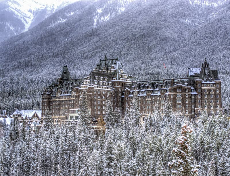 1024px-Banff_Springs_Hotel_-_Fall_2013-2