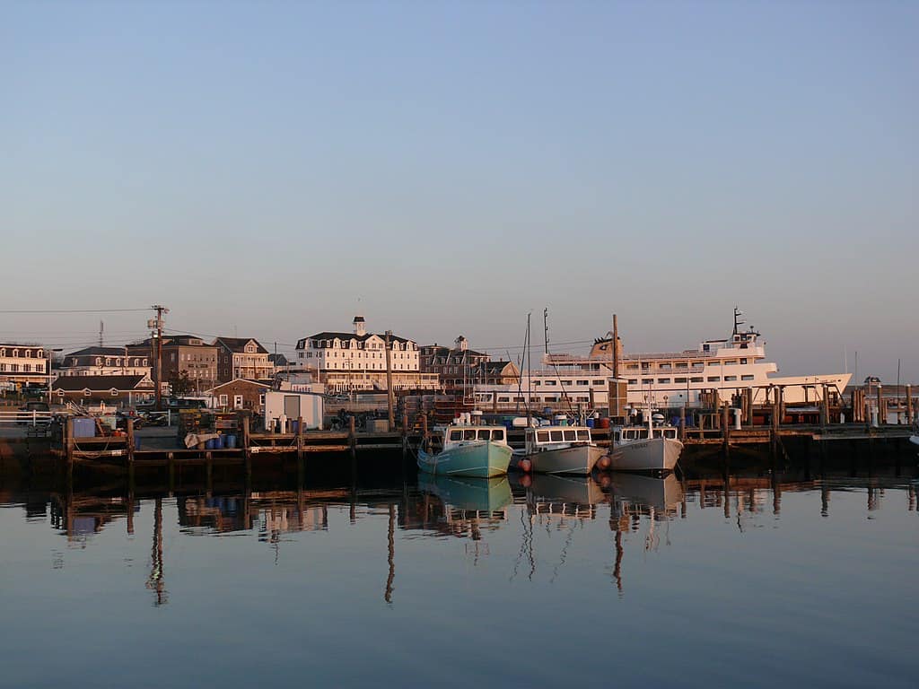 1024px-Block_Island_Harbor