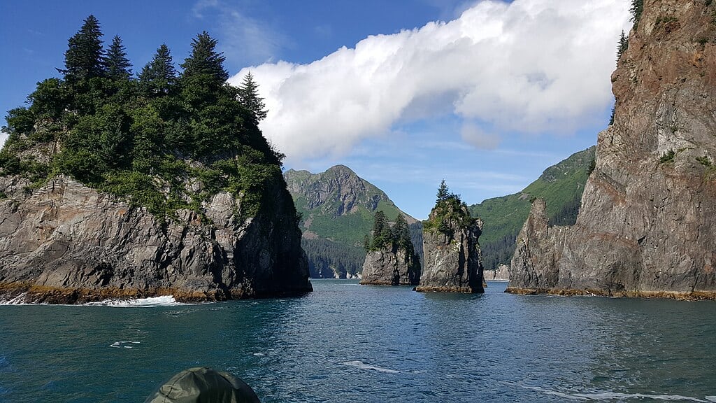 1024px-By_ovedc_-_Kenai_Fjords_National_Park_-_2