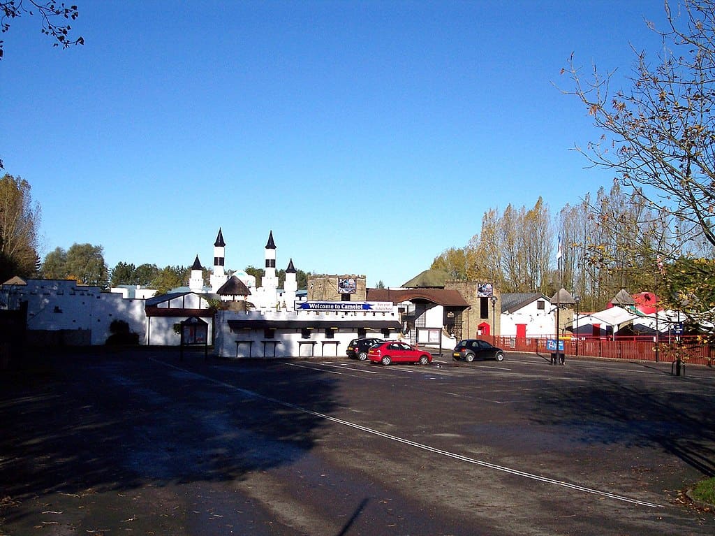 1024px-Camelot_Theme_Park_(geograph_2121611)