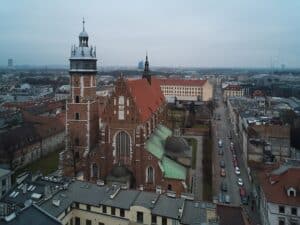 1024px-Corpus_Christi_Church,_26_Bożego_Ciała_street,_bird's_eye_view_2025,_Kazimierz,_Kraków,_Poland