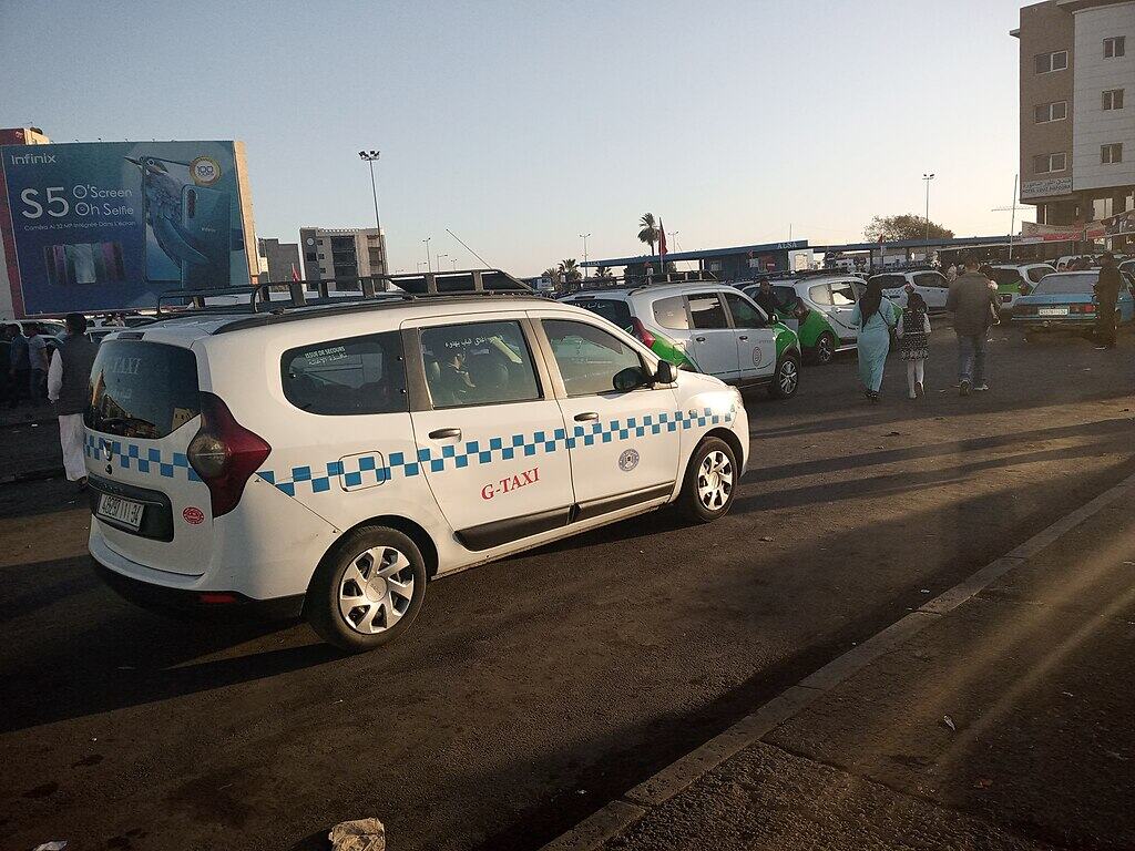 1024px-Grand_Taxi_Morocco_Inzgane