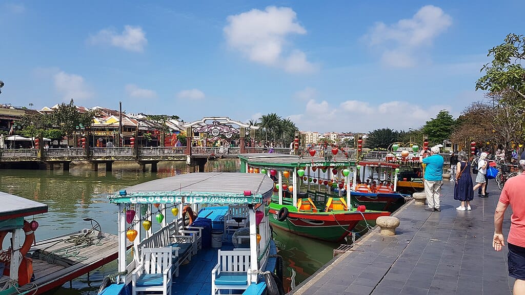 1024px-Hoi_An_Ancient_town_(29505)