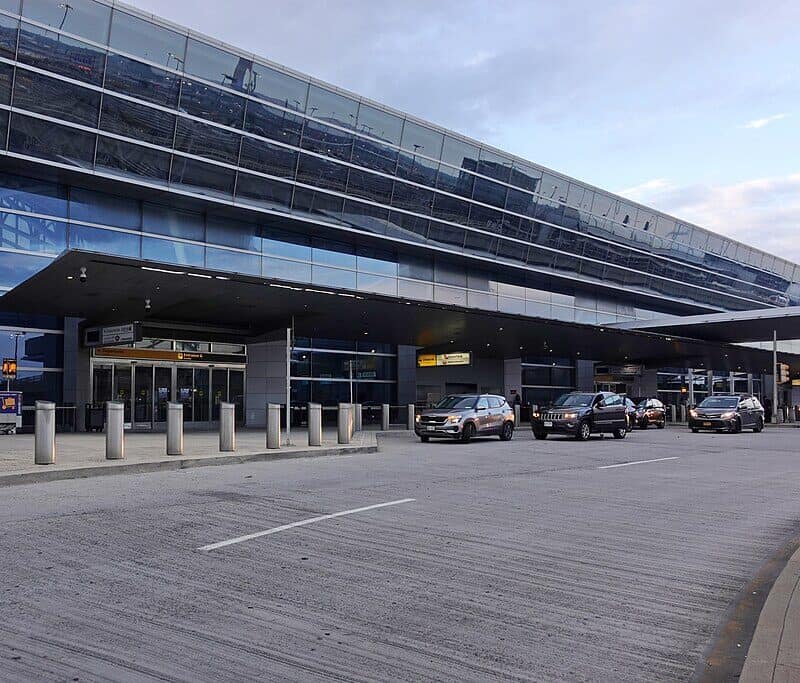 1024px-John_F._Kennedy_Airport_T8_20240602