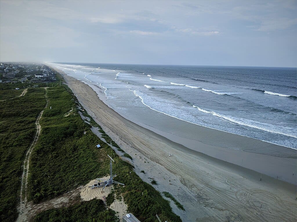 1024px-Outer_Banks,_North_Carolina_coastline_(96594)