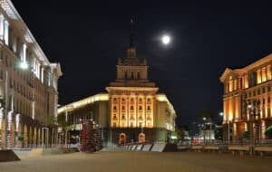 1024px-Party_House_by_night,_Sofia_(by_Pudelek,_cropped_by_ArionEstar)